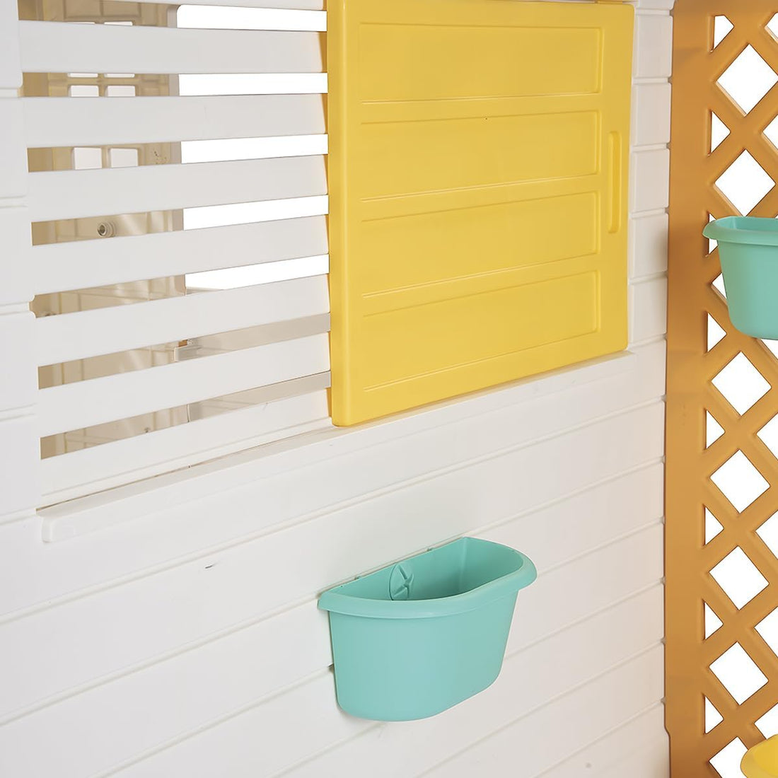 Dolu Children's Garden Playhouse with Fence